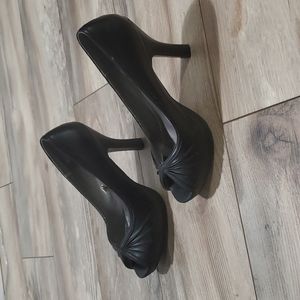 Retro Black Peep-toe Pumps